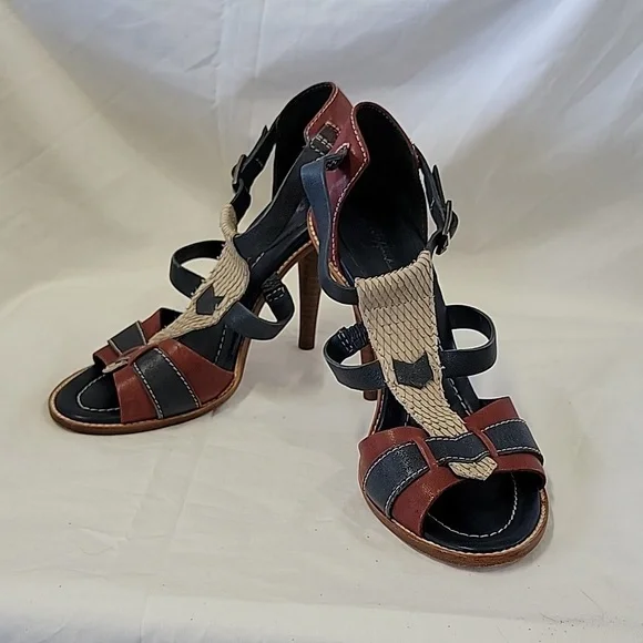 High Heels - Picture 1 of 3